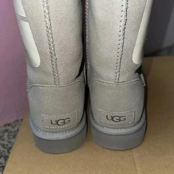 UGG’s W Classic Short II Chopd - Picture 9 of 13